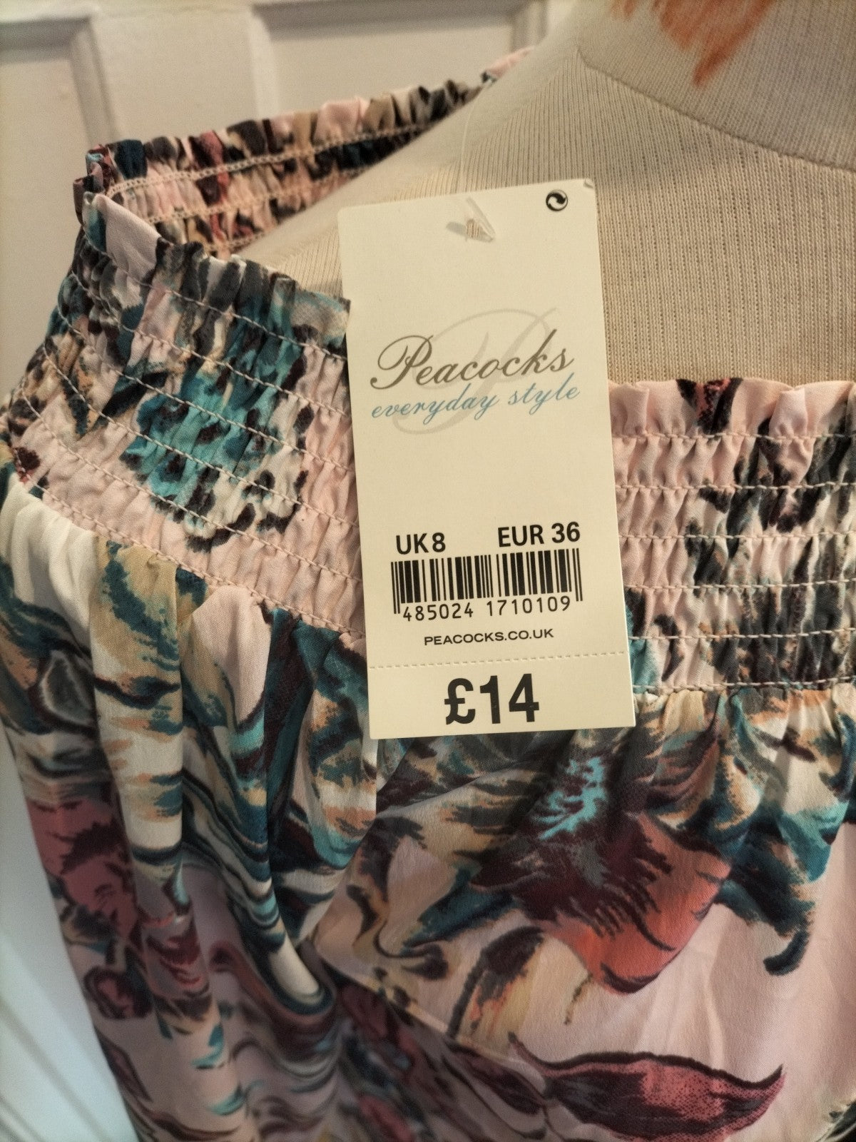 Brand New Ladies Peacocks Size 8 Floral Long Sleeved Tshirt
