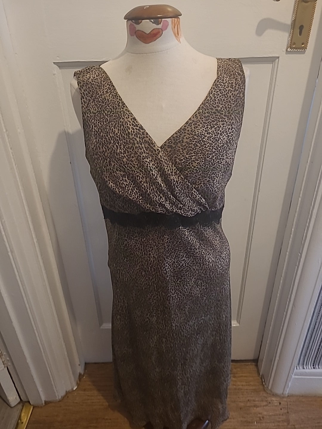Ladies Quin & Donnelly Size 16 Brown Black Lined Sleeveless Dress