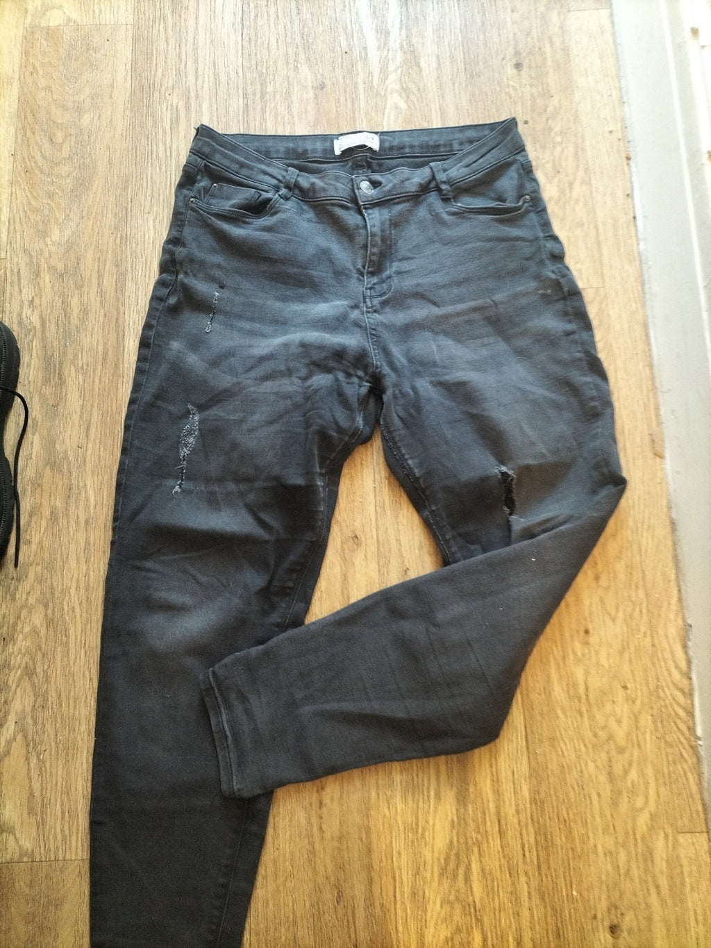 Ladies Denim365 Size 16R Black Ripped Skinny Jeans