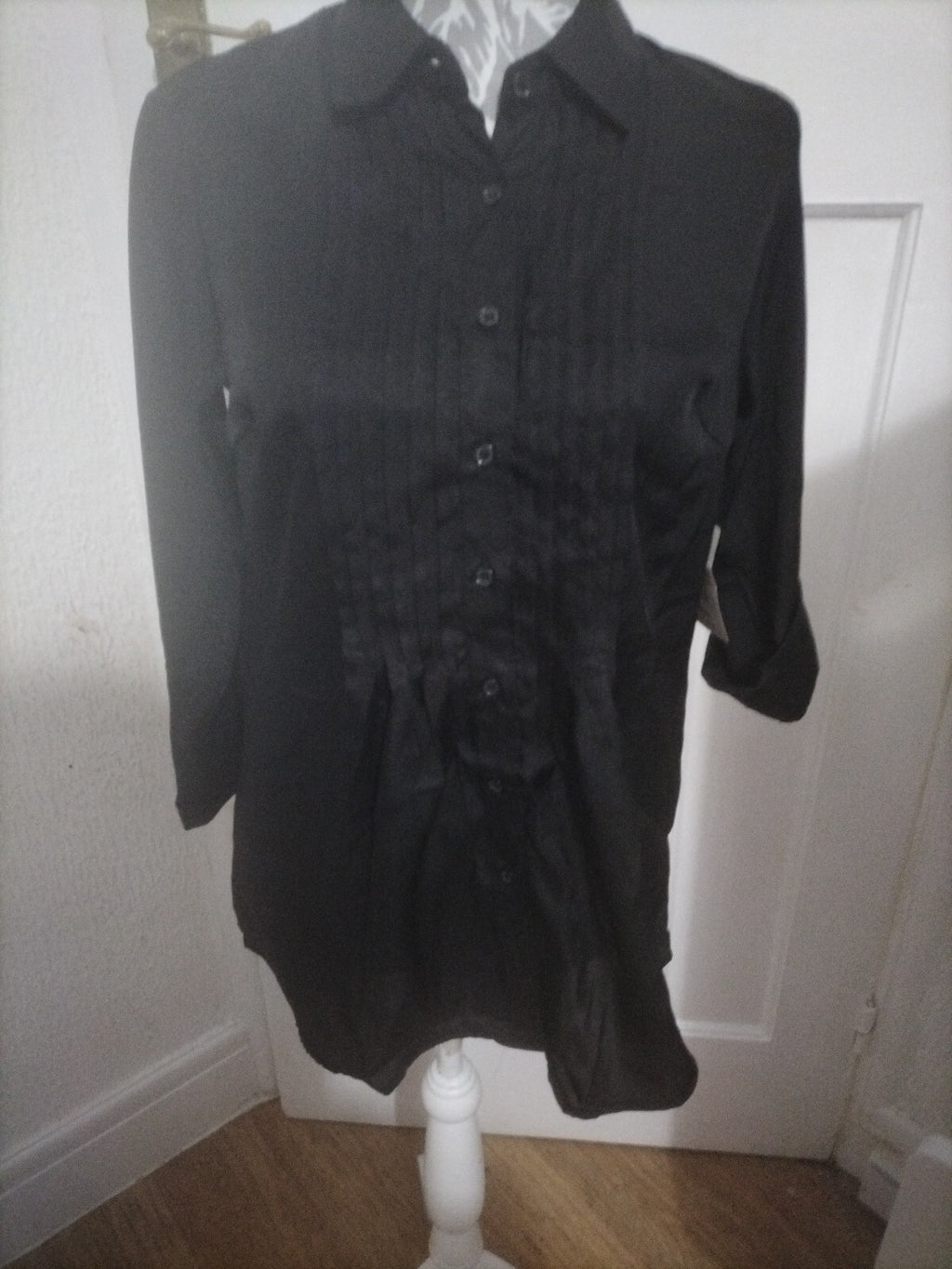 Ladies White Stag Size Small Black Pleated Shirt