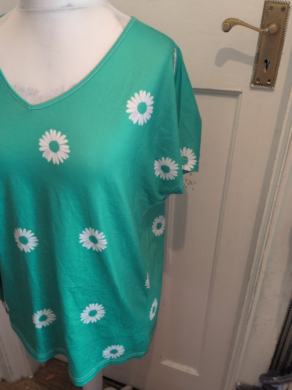 Ladies XL Green And White Floral Short Sleeve T-shirt