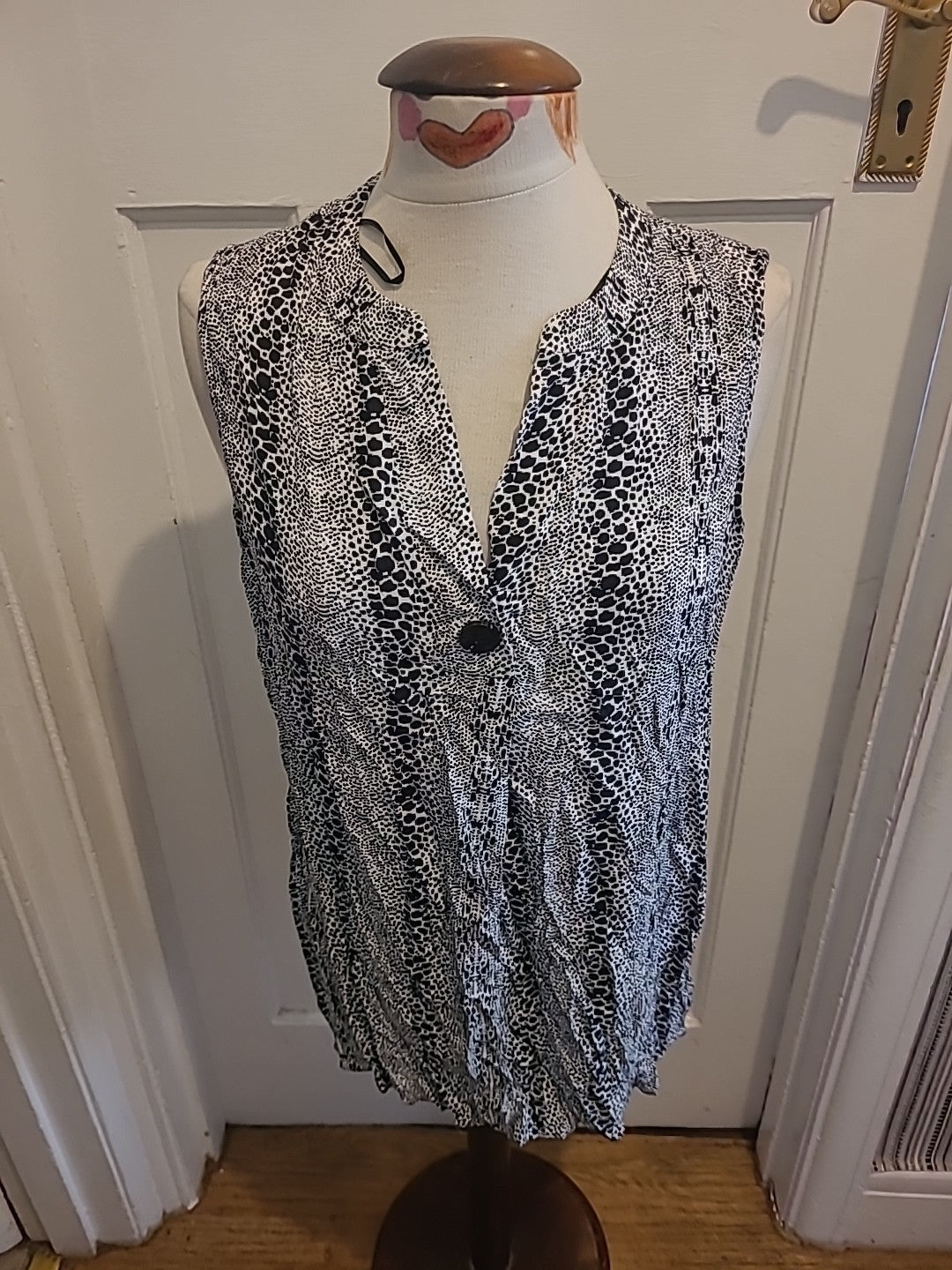 Ladies Papaya Size 12 Black White Animal Print Design Sleeveless Tshirt