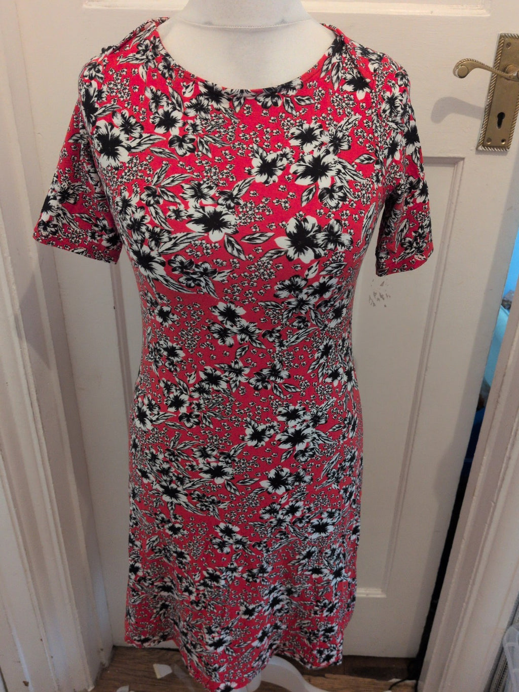 Marks And Spencer 8 Red And Black Floral Short Sleeve Flared Dress