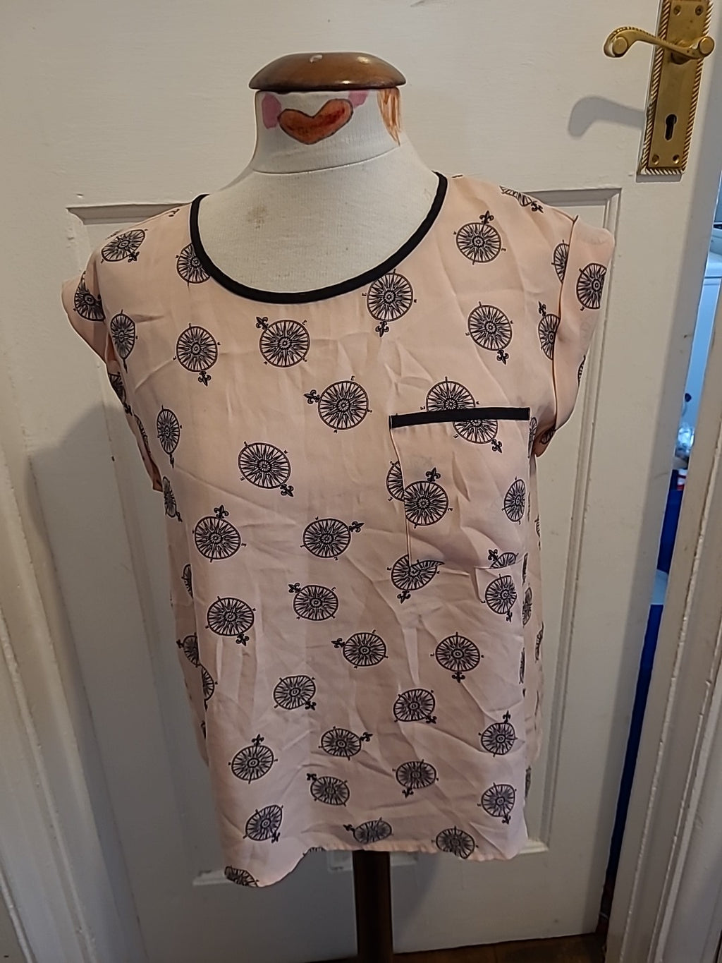 Ladies Oasis Size 12 Pink/Black Compass Short Sleeved Tee