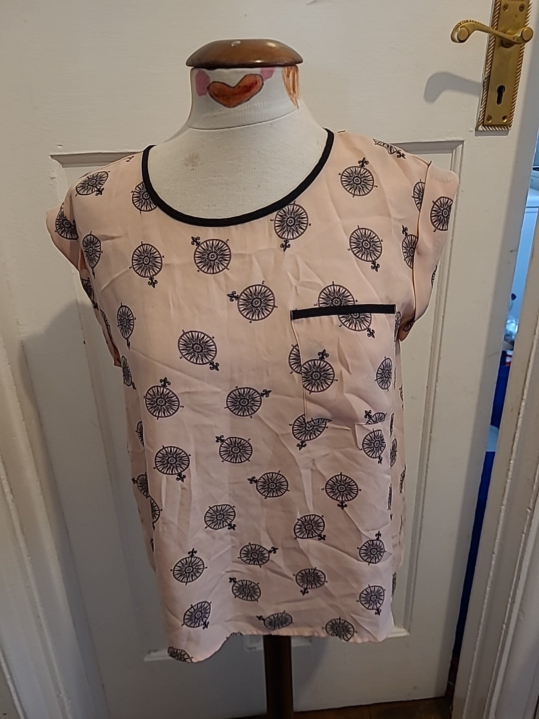 Ladies Oasis Size 12 Pink/Black Compass Short Sleeved Tee