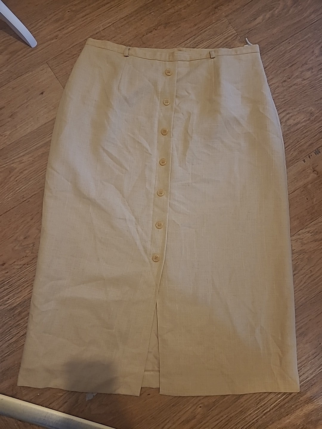 Ladies Compliments Size 20 Sandy Coloured Lined Buttoned Skirt