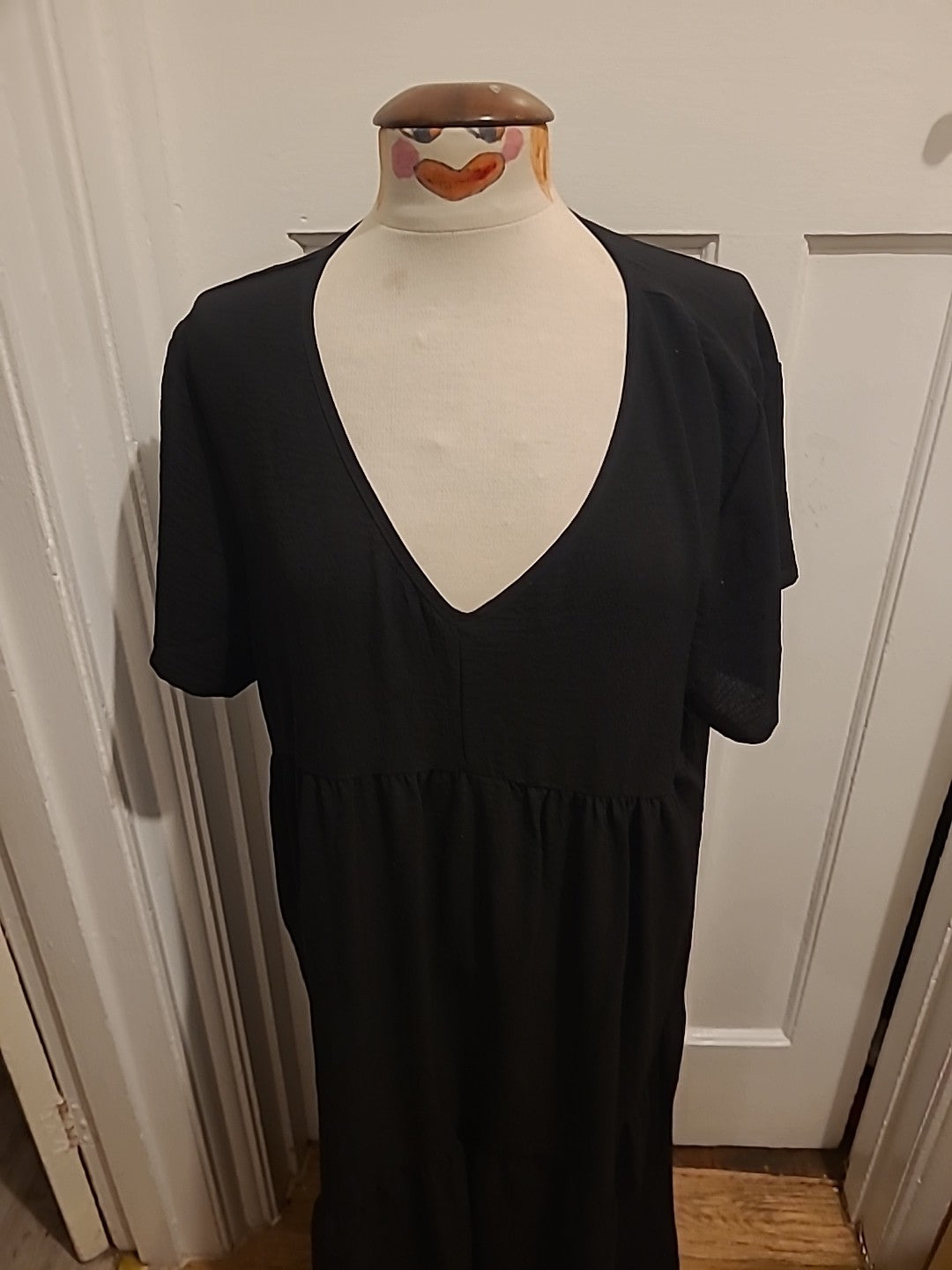 Ladies Size XL Black V Neck Short Sleeved Long Length Dress