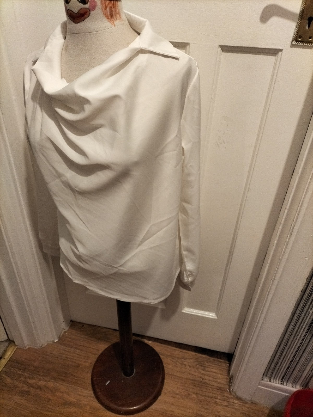 Ladies Size Large White Collared Long Sleeved Blouse