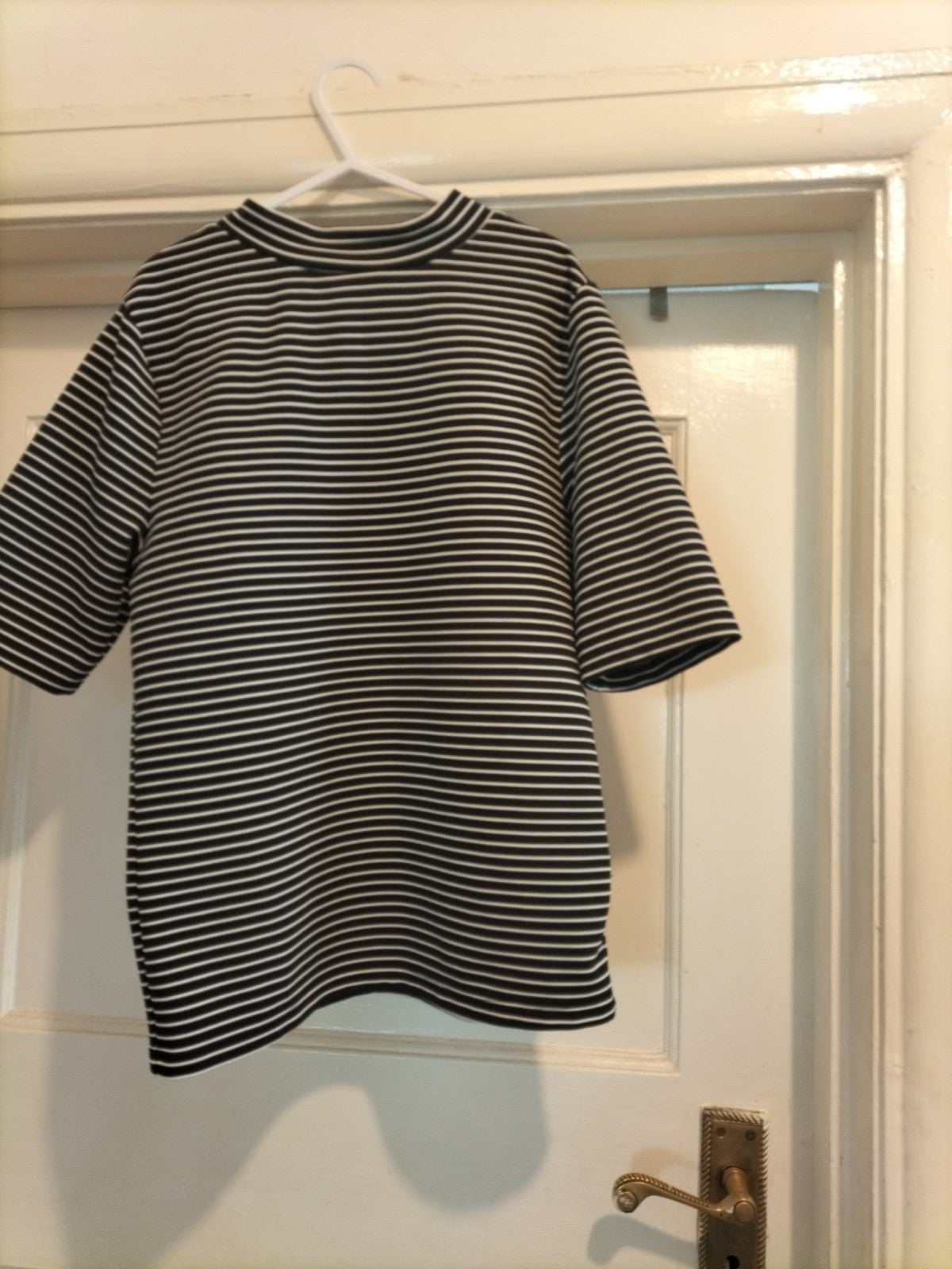 Ladies H+M Size Small Black White Striped Short Sleeved Tshirt