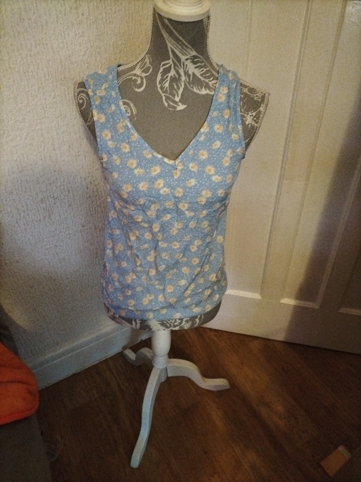 Ladies Dorothy Perkins Size 8 Daisy Sleeveless Top