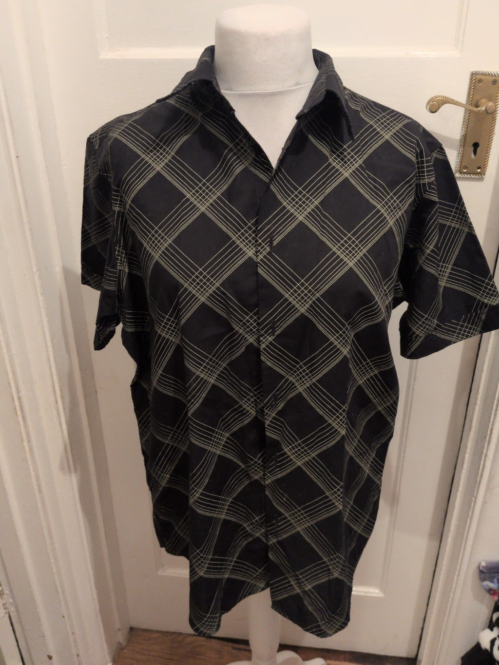 Burton Large Black And Gold Short Sleeve Shirt
