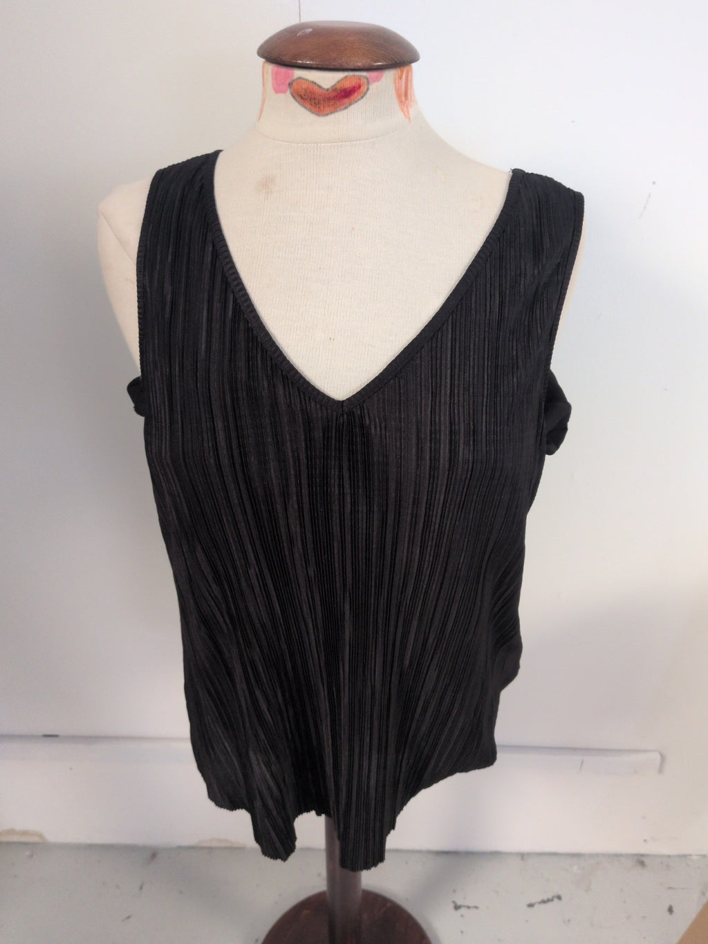 Wallis 16 Black Crinkle Rib Sleeveless Blouse