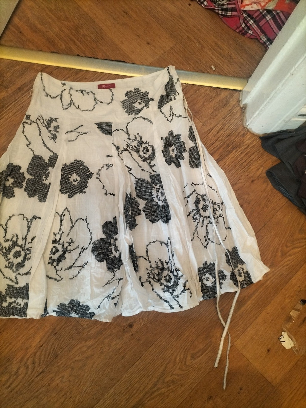 Monsoon 12 Black And White Embroidery Lined Knee Length Flare Skirt
