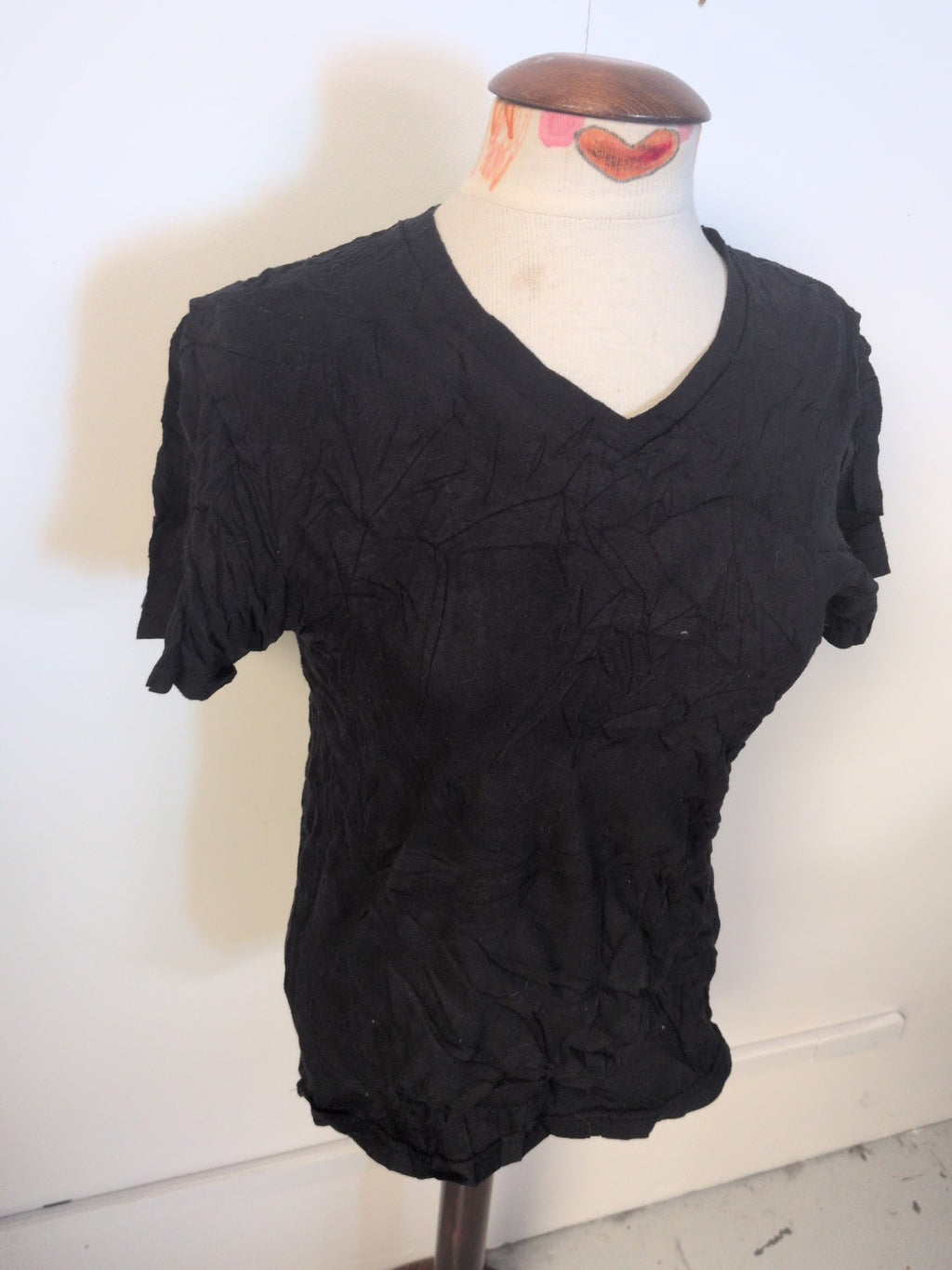 Ladies Gildan Size Small Black Short Sleeve V Neck T-shirt