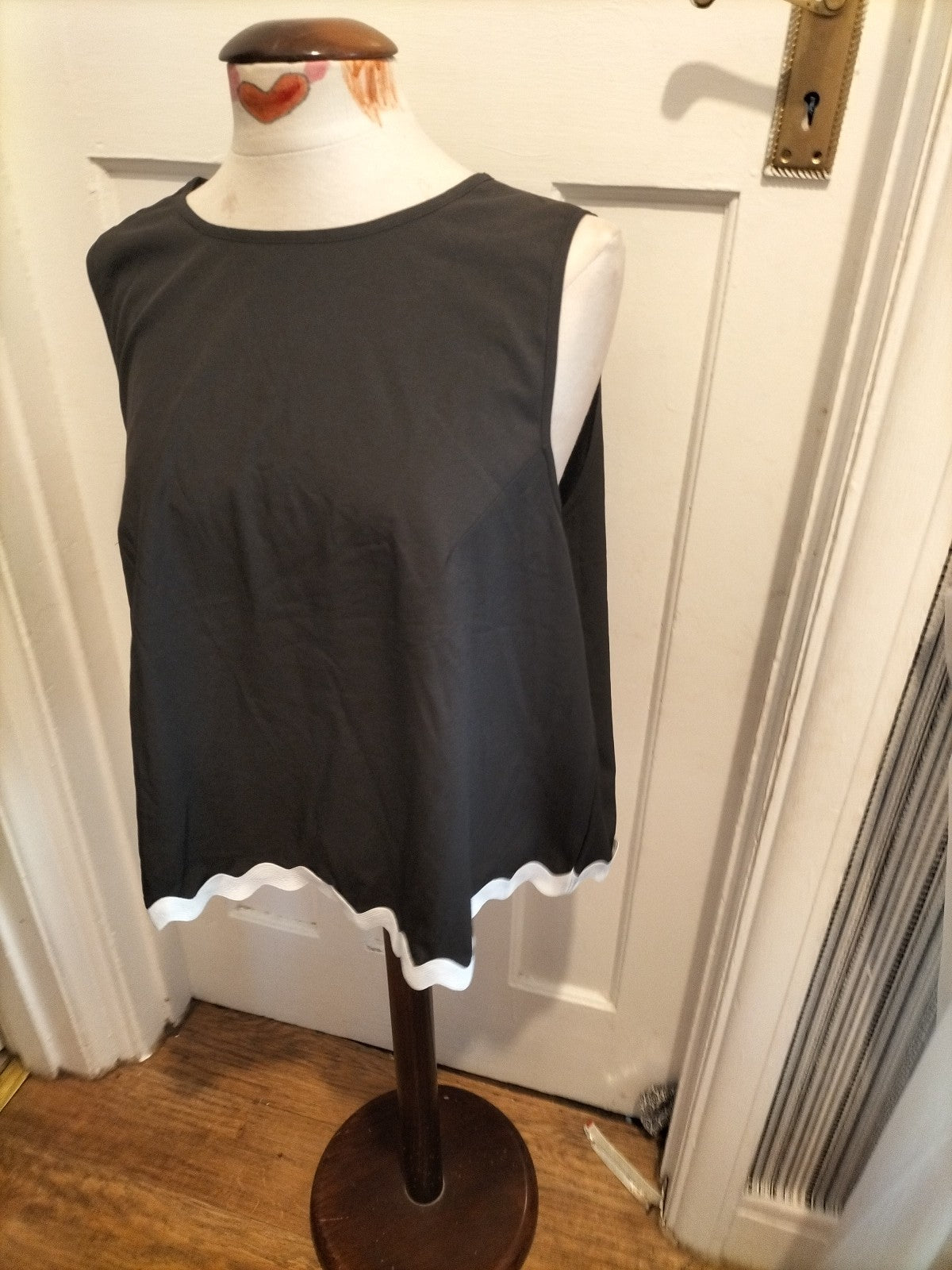 Ladies Shein Size 3XL Black With White Trim Sleeveless Blouse