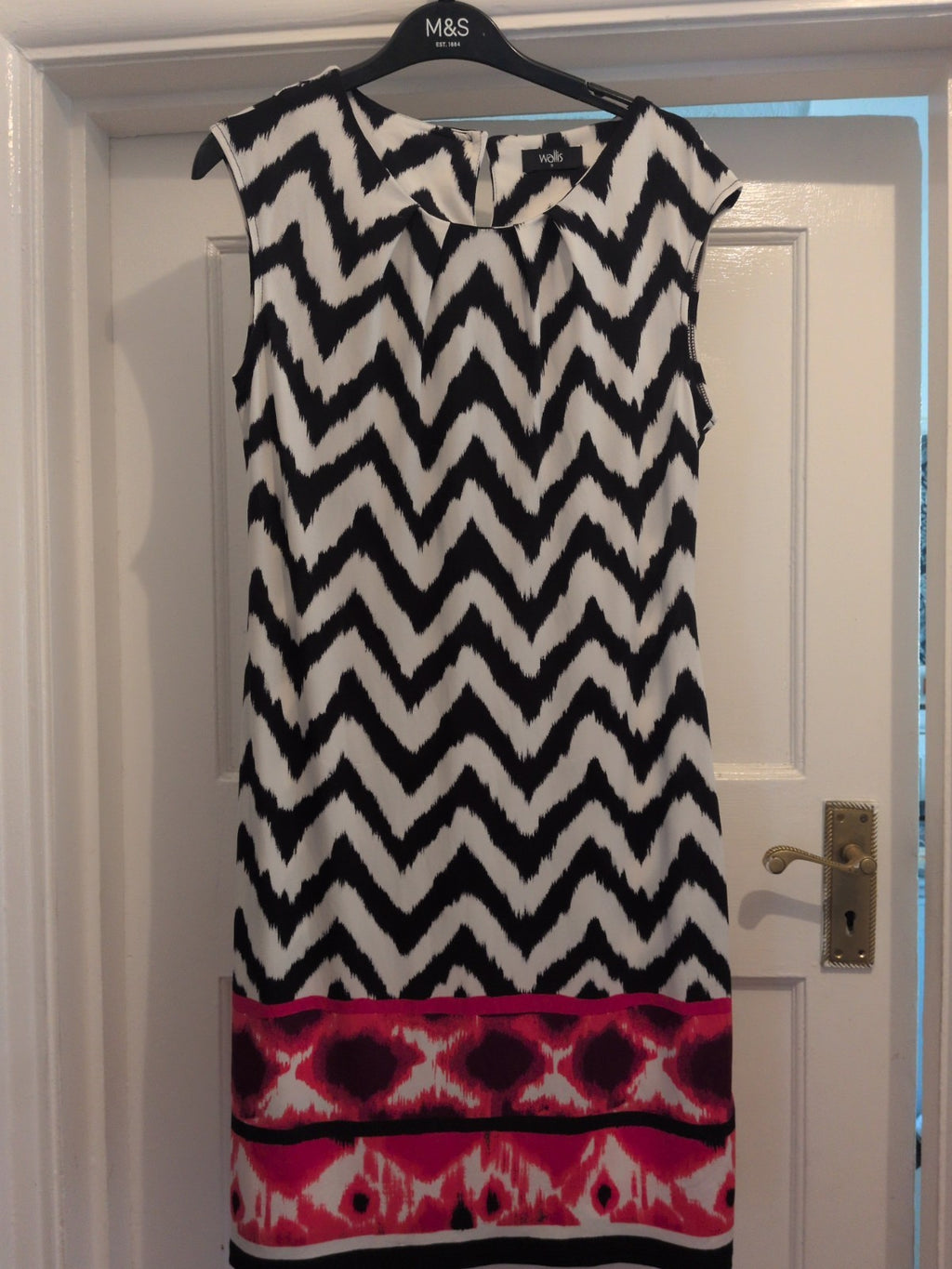Wallis Small Black And White With Pink Sleeveless Dress