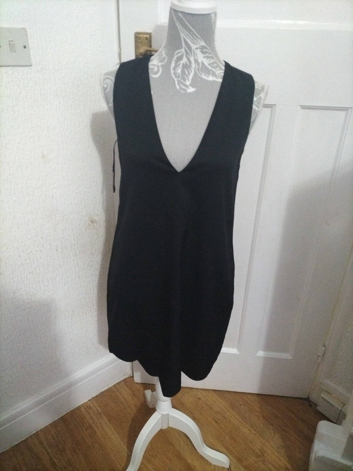 Ladies Missguided Size 8 Black Sleeveless Dress