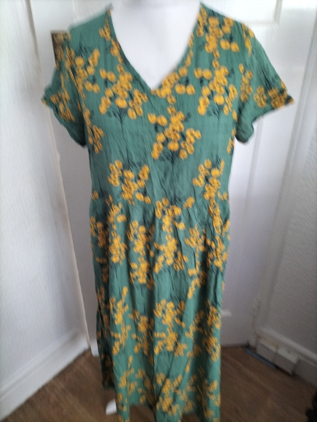 Ladies Large Green And Yellow Short Sleeved V Neck Floral Long Dress