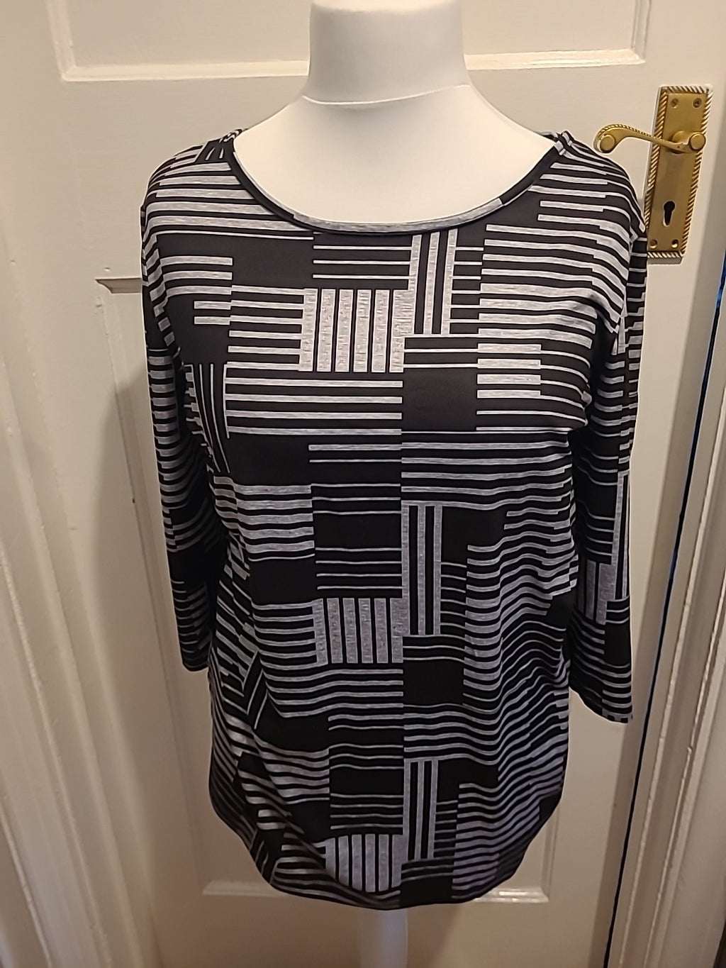 Ladies Emery Rose Size XL Black And Grey Square Patterned Tshirt