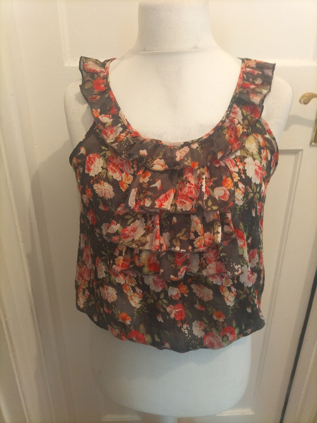 Ladies Apricot Size Small Black Floral Sleeveless Blouse