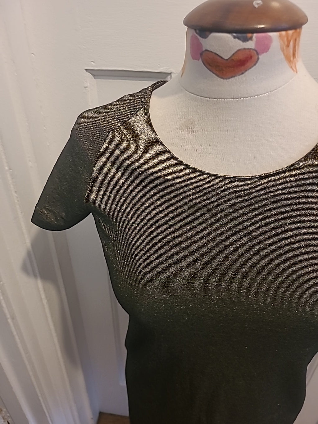 Ladies Monki Size XS Short Sleeve Black / Gold Dress