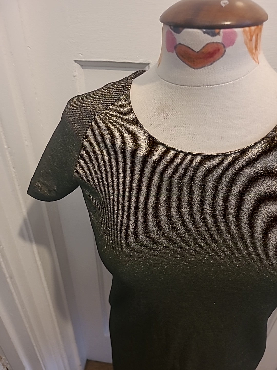 Ladies Monki Size XS Short Sleeve Black / Gold Dress