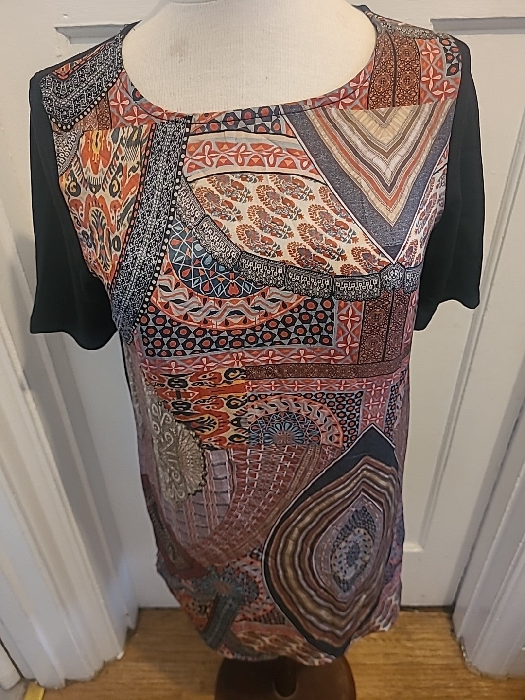 Ladies Tu Size 10 Multi Aztec Short Sleeved Short Dress