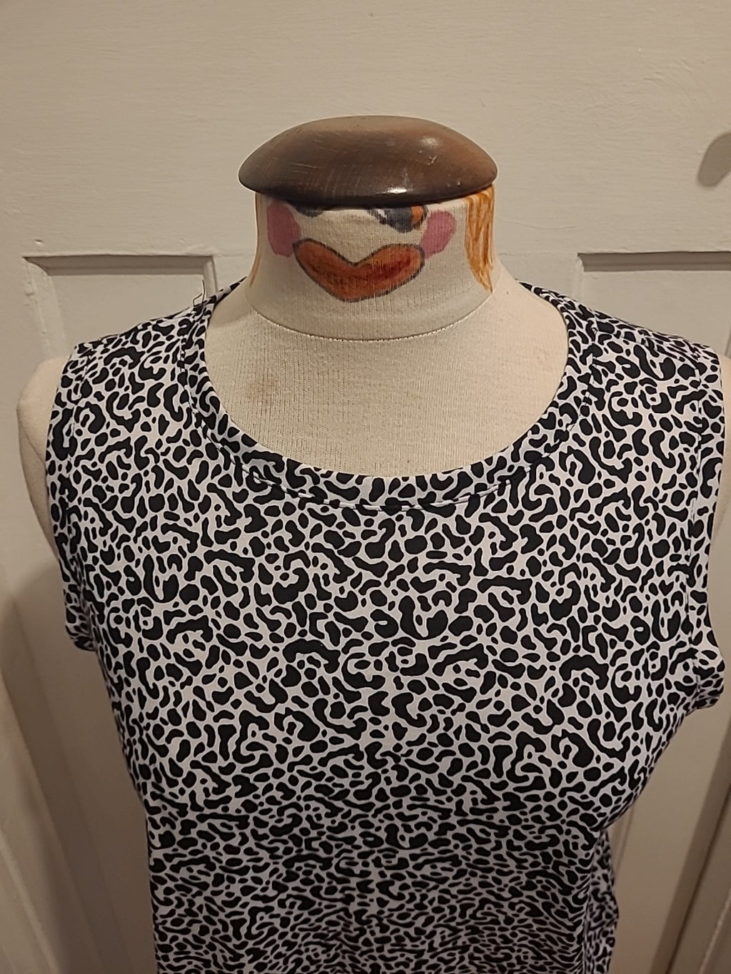 Ladies Marks And Spencer Size 10 Black White Leopard Print Sleeveless Tshirt