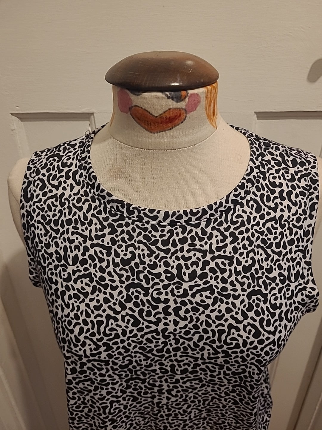 Ladies Marks And Spencer Size 10 Black White Leopard Print Sleeveless Tshirt