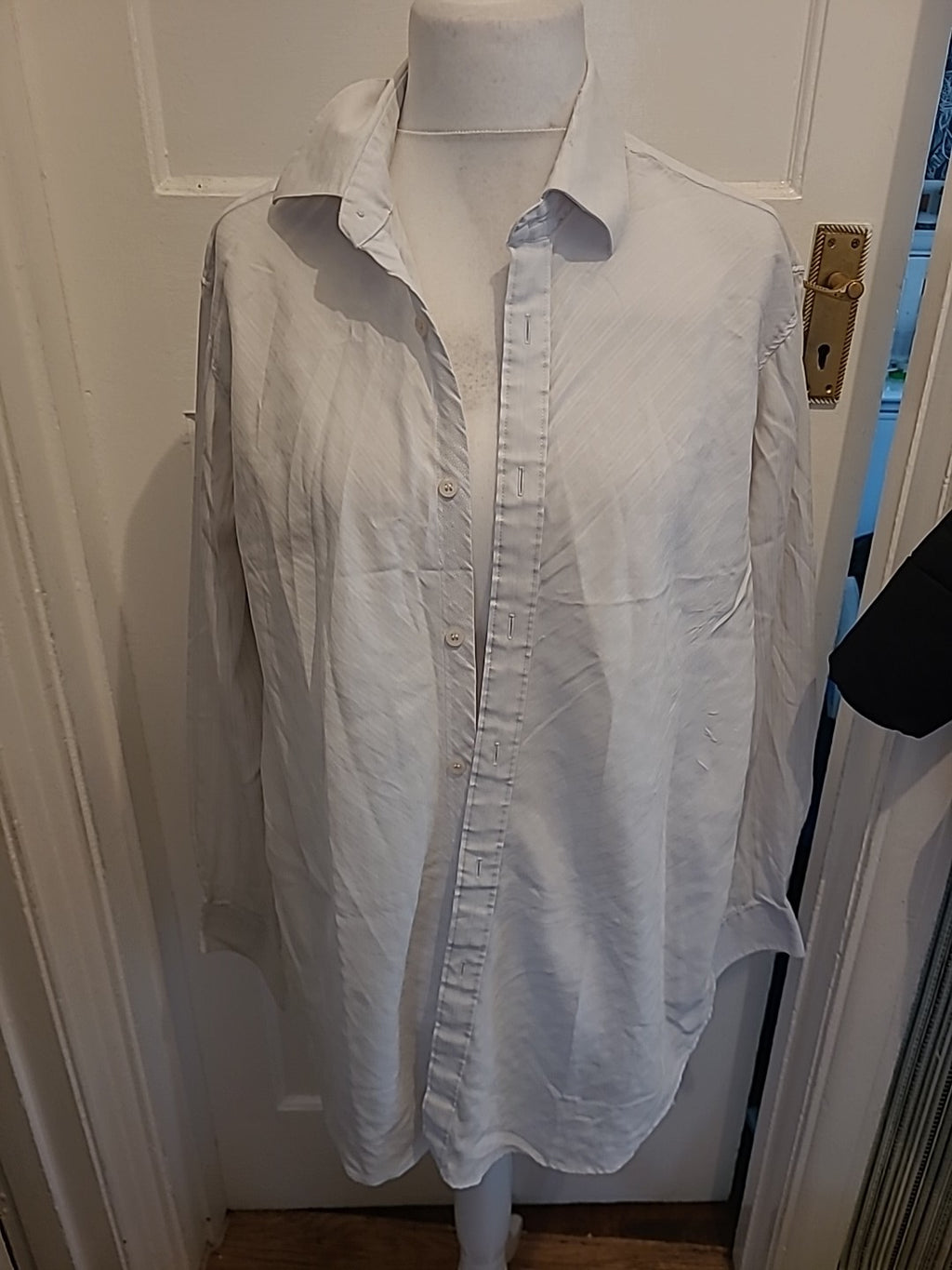 Mens Burton Size XL White Faint Striped Long Sleeved Shirt