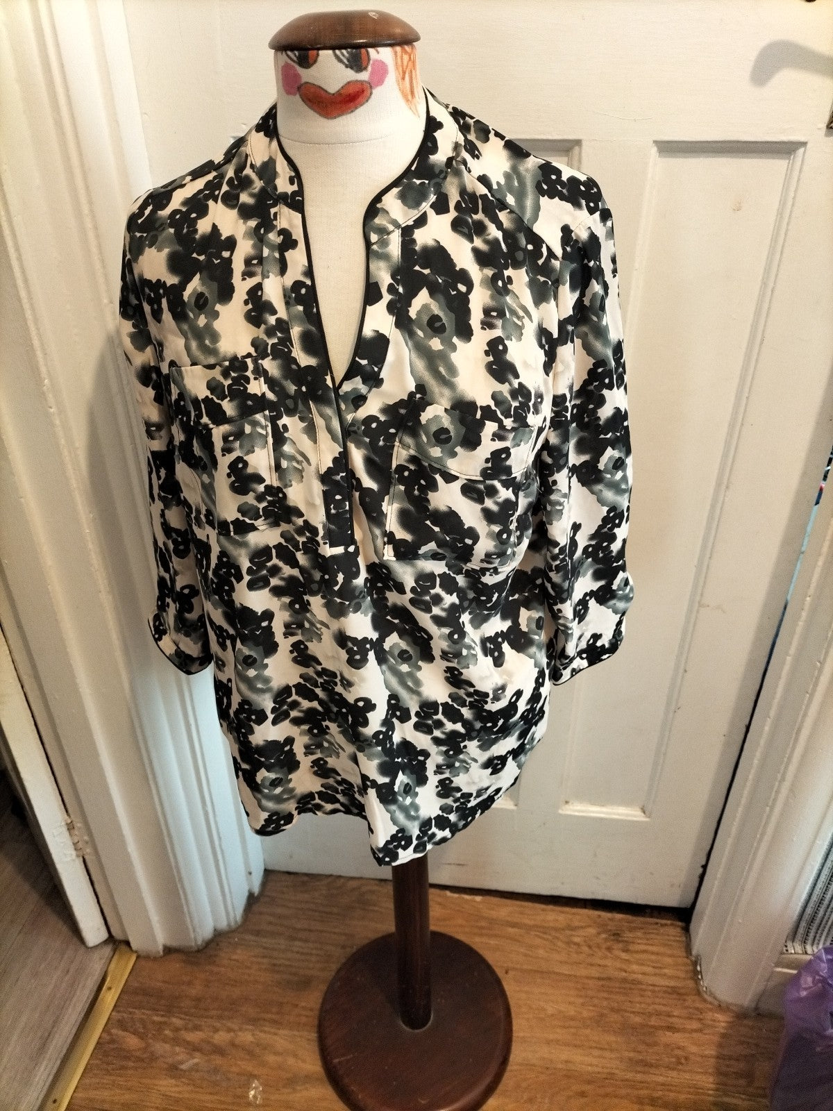 Ladies Capsule Size 14 Cream Black Floral Mid Sleeved Blouse