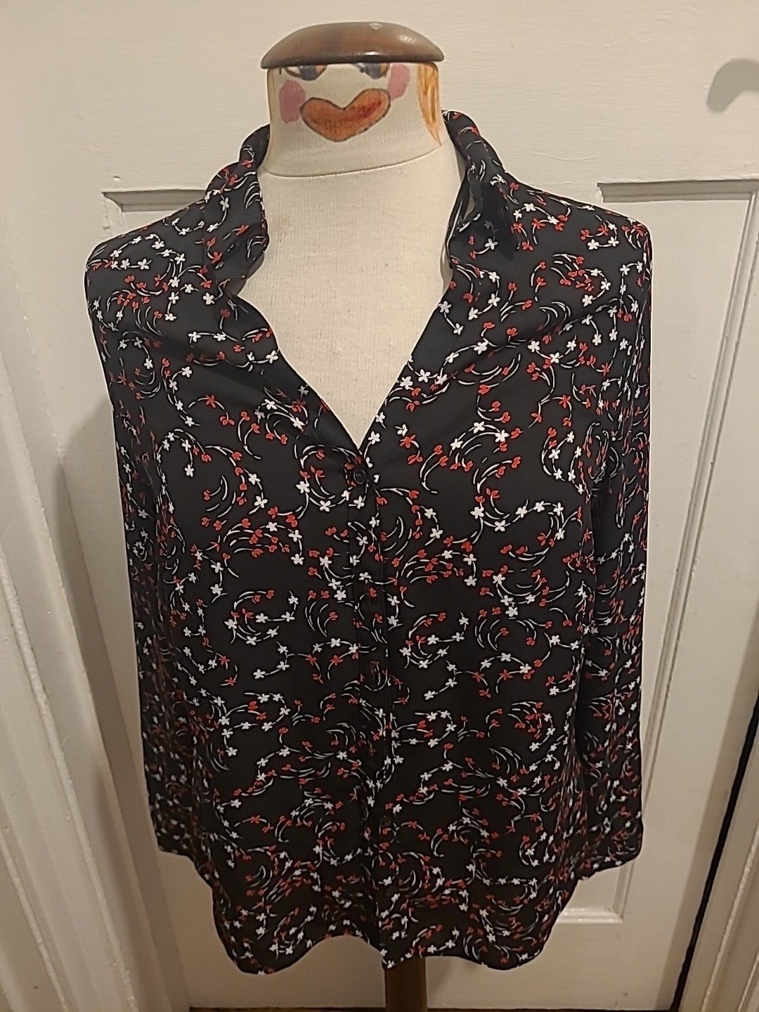 Ladies Papaya Collection Size 12 Black/Red/White Floral Long Sleeved Buttoned...