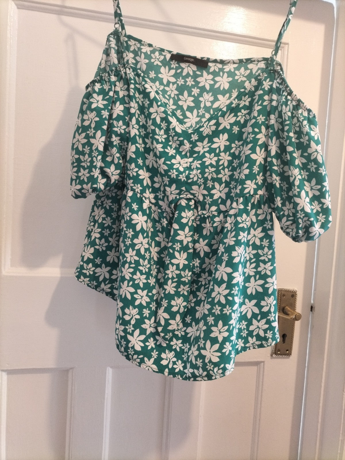 Ladies George Size 8 Green White Floral Short Sleeved V Neck Top
