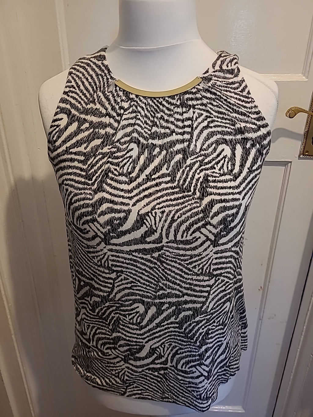 Ladies H&M Size Small Black And White Lined Sleeveless Zebra Print Top