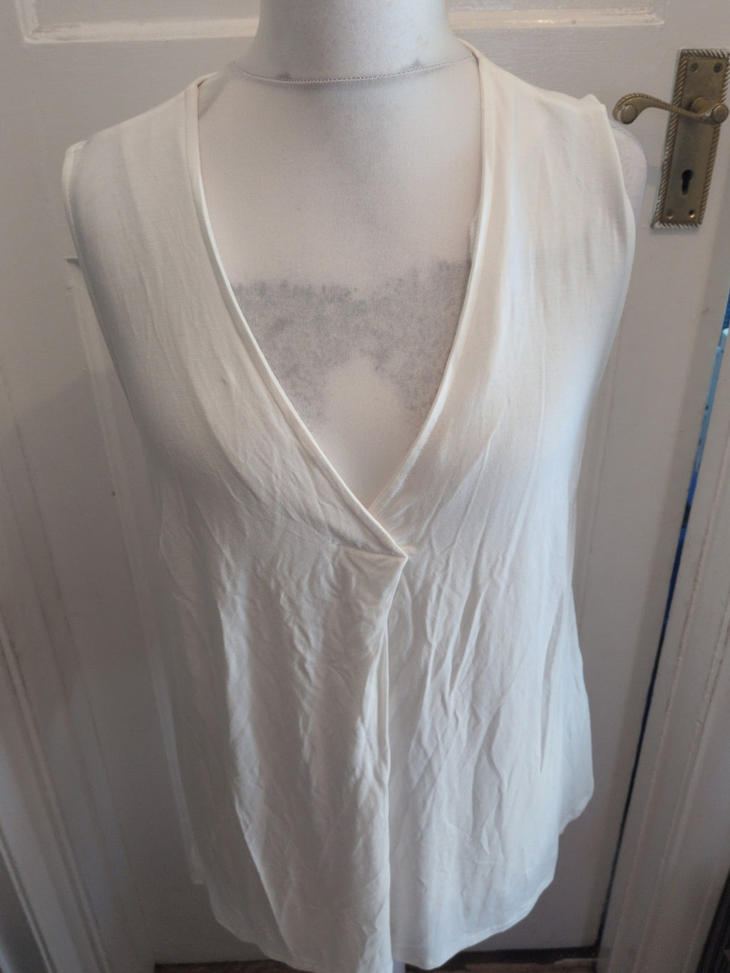 Bodyflirt Large White V Neck Sleeveless Blouse