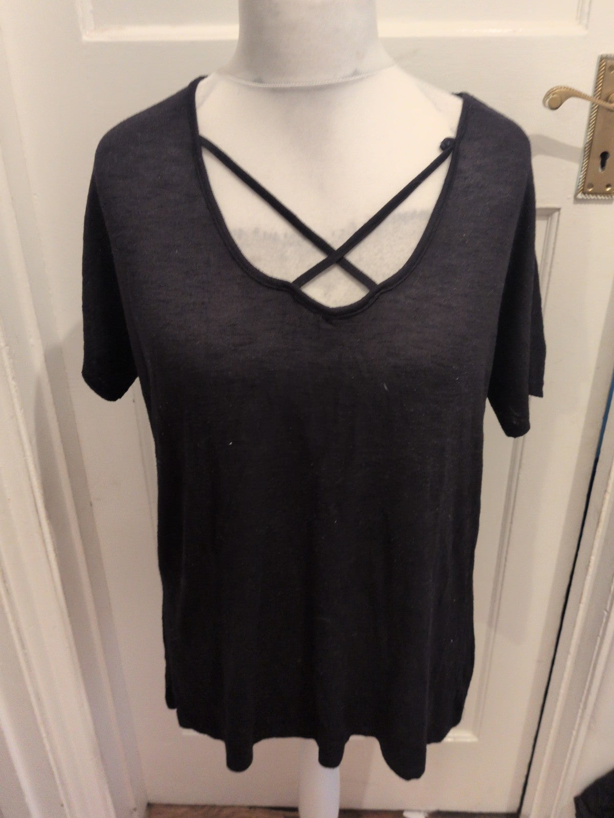 Papaya 14 Short Sleeve V Neck Cross Cross Top Black