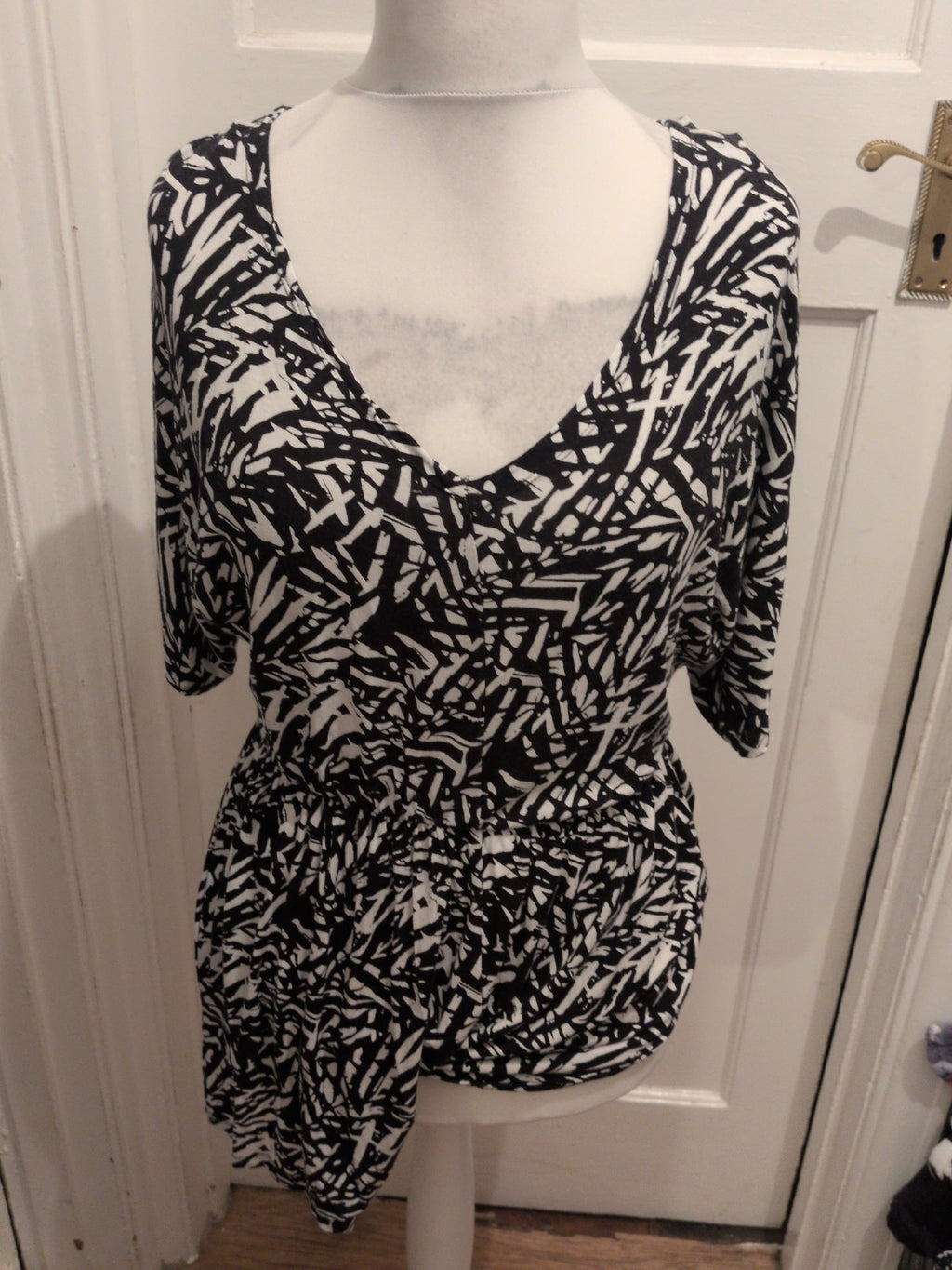 Ladies Primark 12 Black And White Short Sleeve Fit And Flare Knee Length Dress