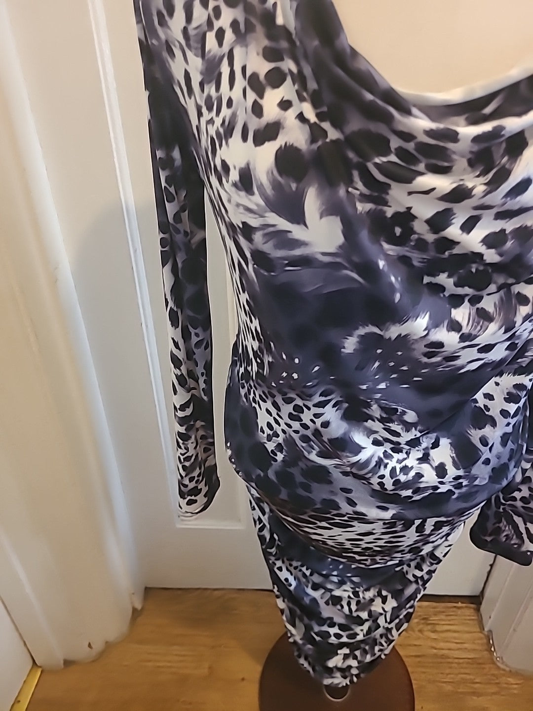 Ladies Jami Size Medium Animal Print Ruched Side Long Sleeved Dress