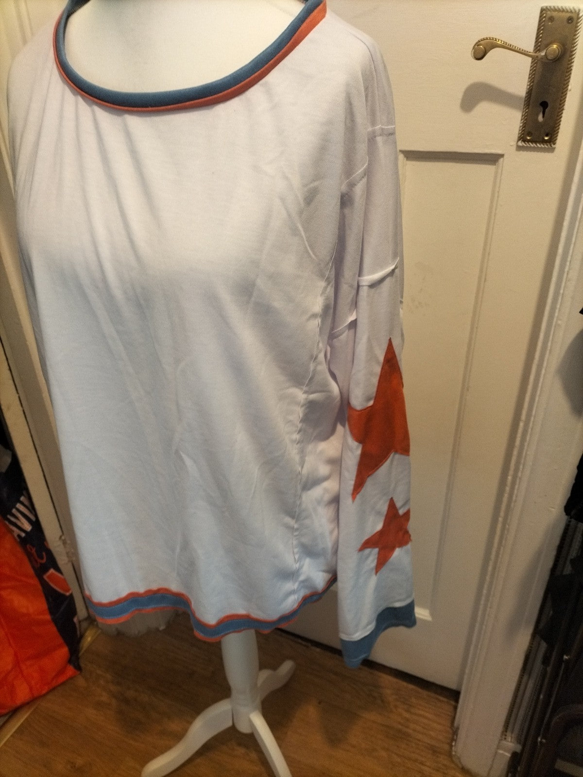 Ladies Size 2XL White Star Long Sleeved Tshirt