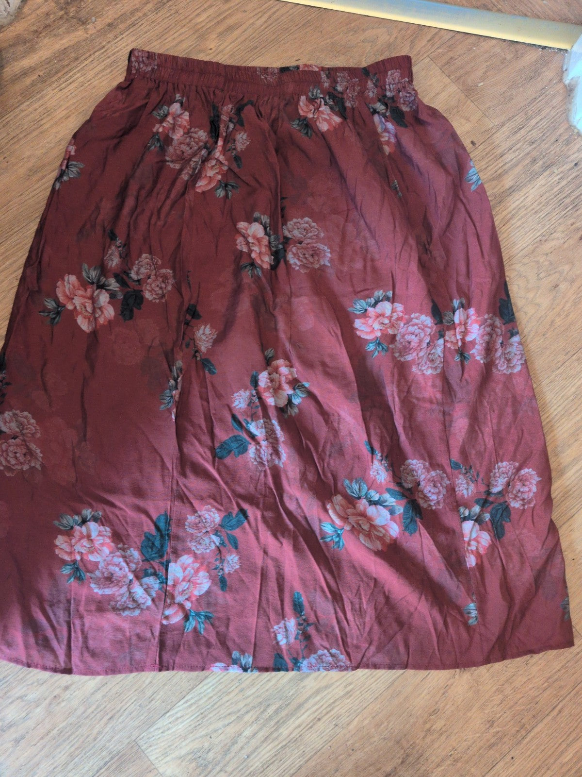 Ladies Size Large Wine Coloured Floral Elasticated Midi Flare Skirt