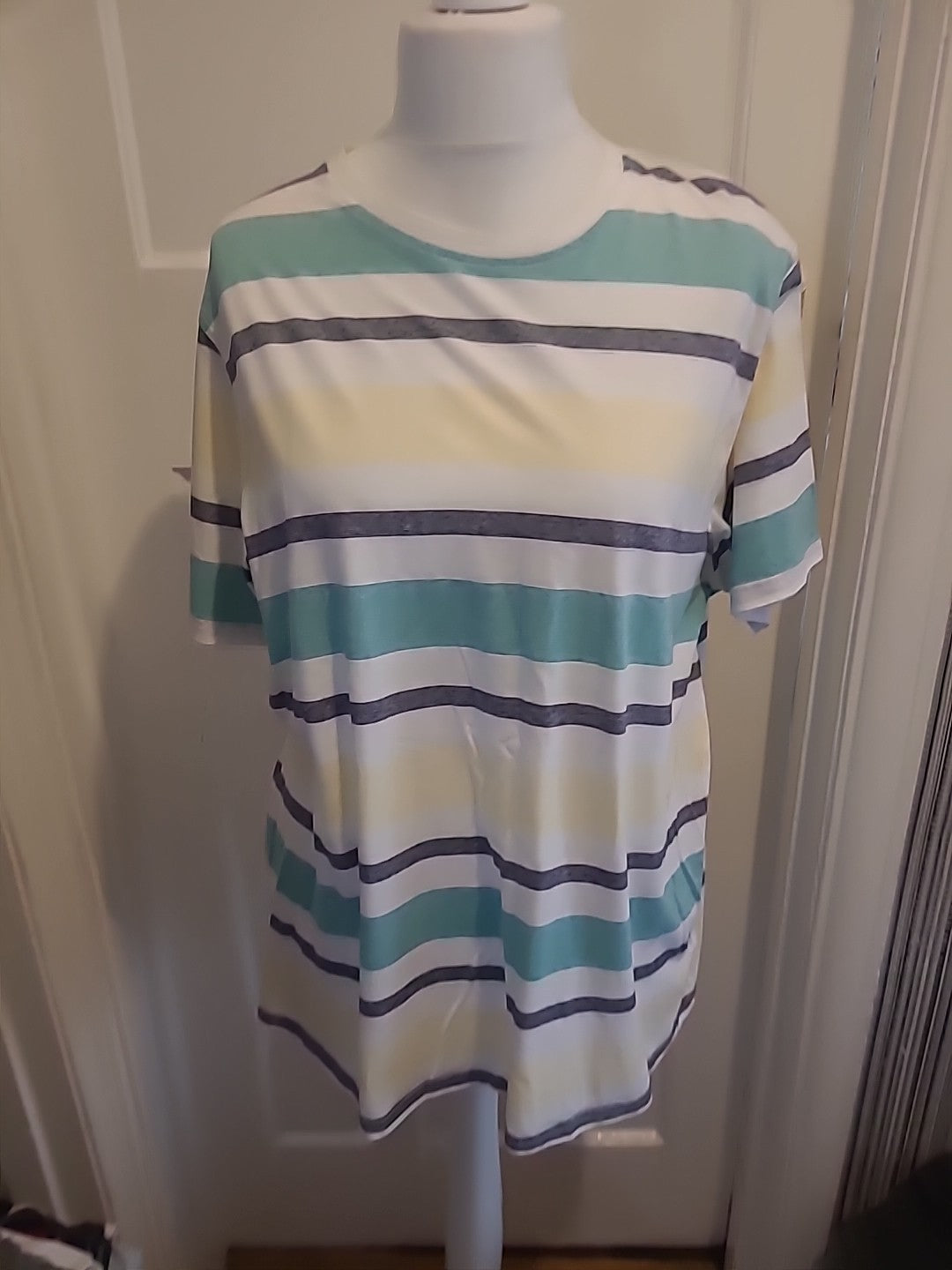 Mens Maine Size Large Multi Stripe Short Sleeved Tshirt