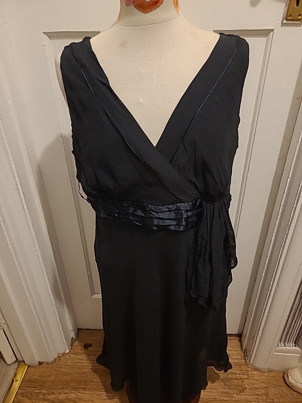 Ladies Debenhams Size 20 Navy Sleeveless Lined Dress