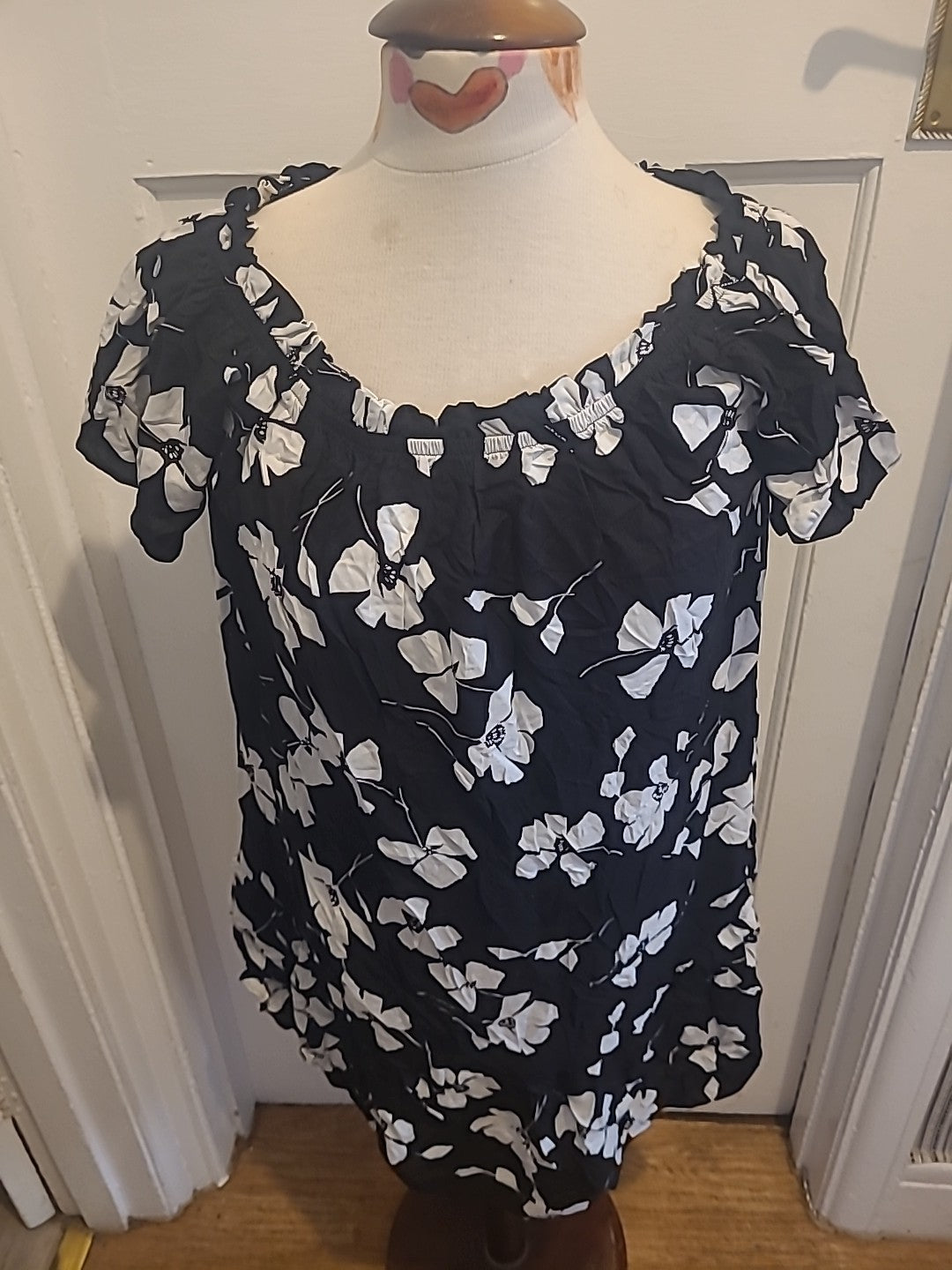 Ladies Papaya Size 14 Black White Floral Short Sleeved Elasticated Hem Dress