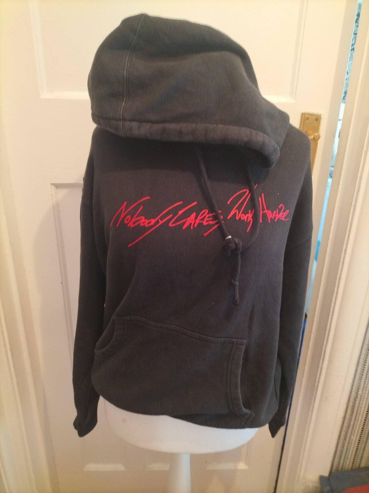 Mens Size XL Black With Red Print Long Sleeved Pullover Hoodie