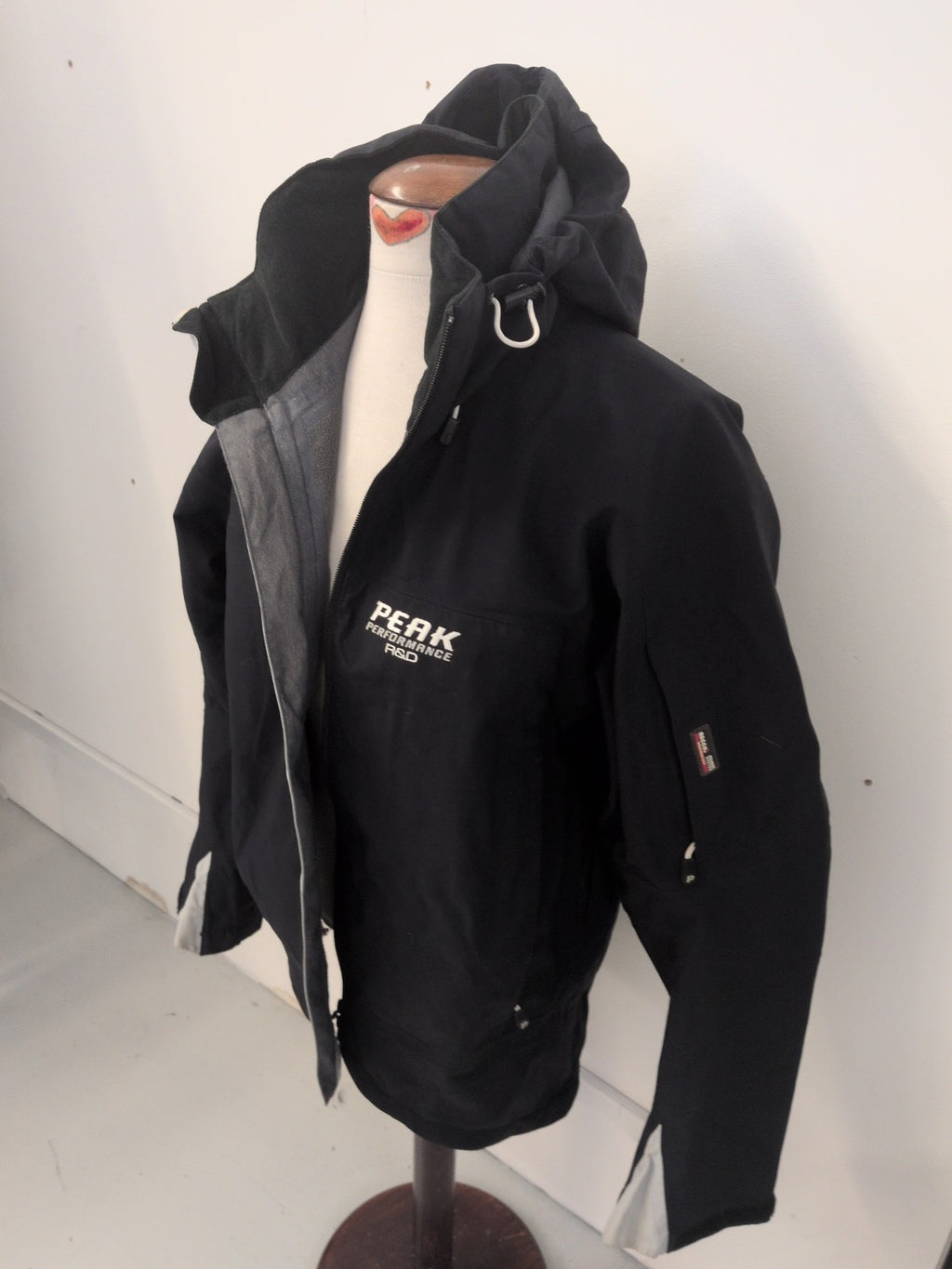 Peak Performance Medium Waterproof Coat