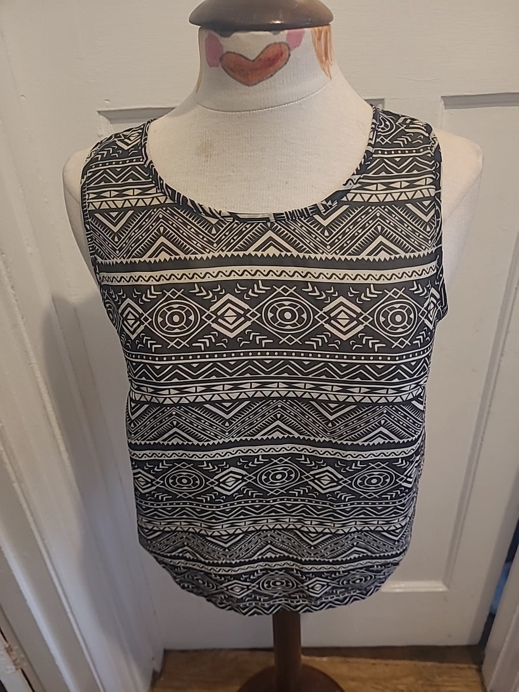 Ladies New Look Size 10 Black Pale Grey Aztec Design Sleeveless Tank Top