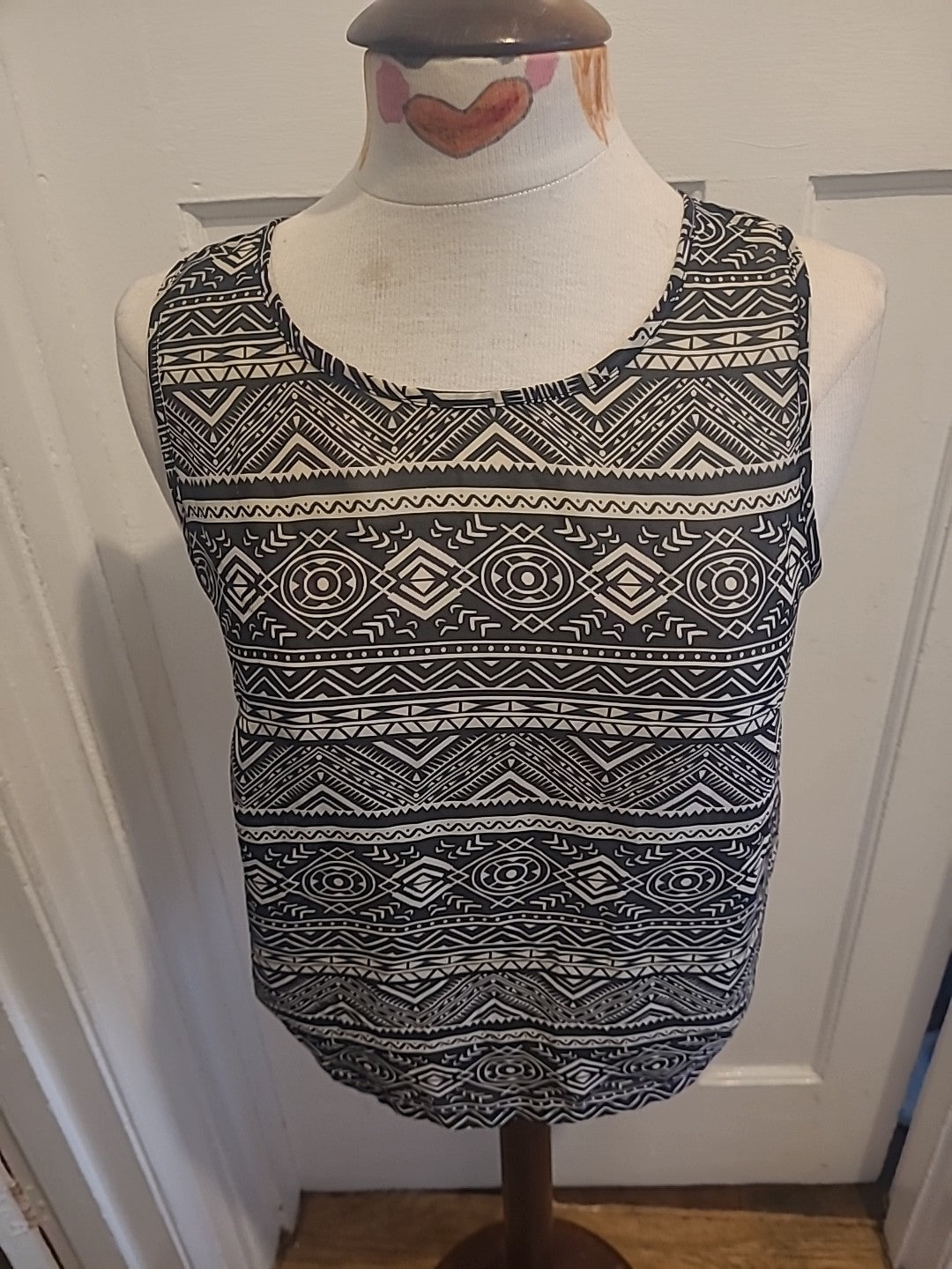 Ladies New Look Size 10 Black Pale Grey Aztec Design Sleeveless Tank Top