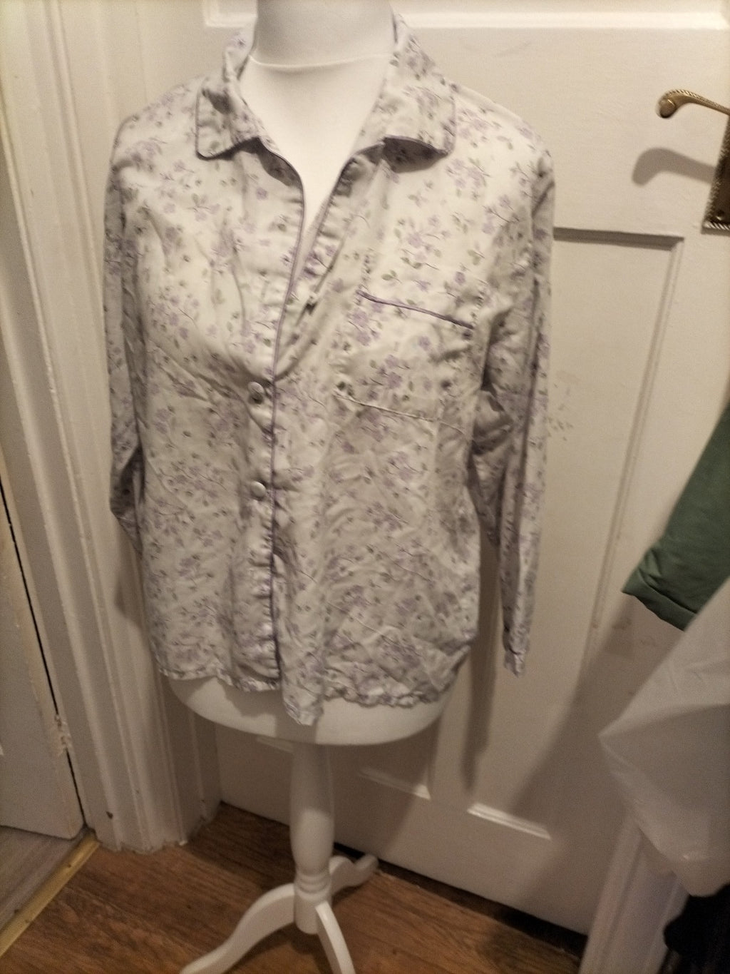 Ladies Marlon Size 16-18 White And Purple Floral Pyjama Top