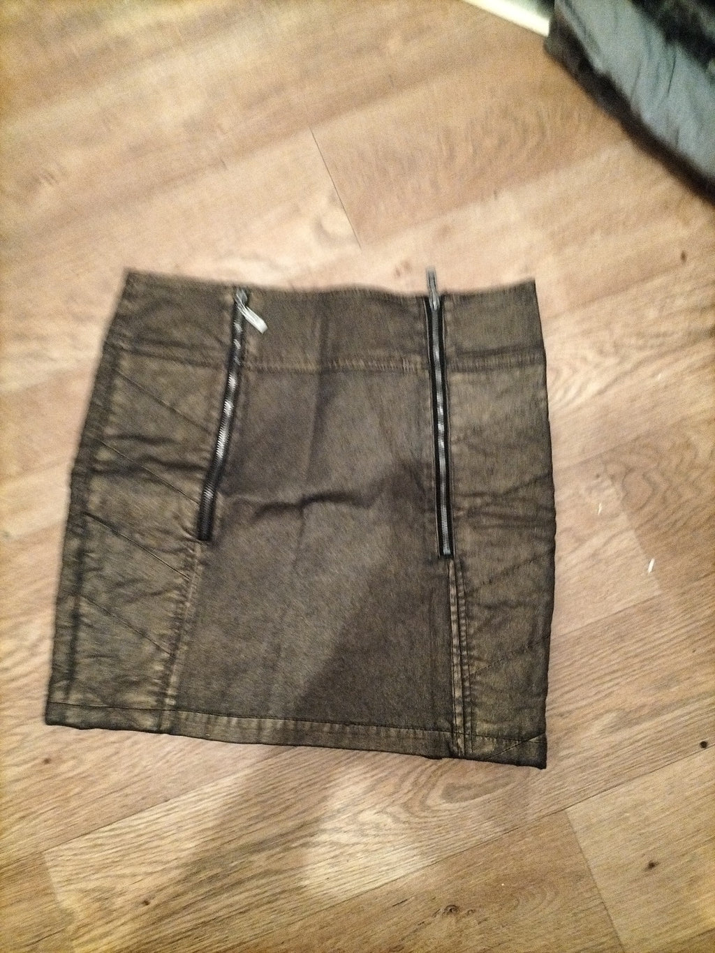 Ladies Yest Size 10 Bronze Shimmer Skirt
