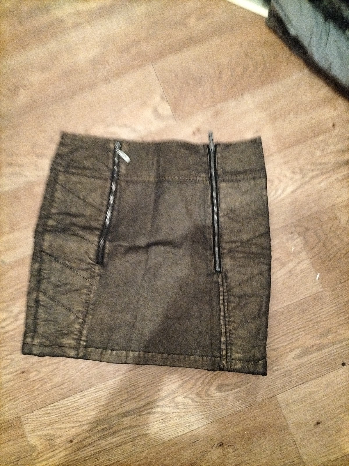Ladies Yest Size 10 Bronze Shimmer Skirt